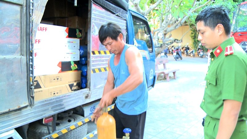 Kho hàng 108 Đặng Huy Trứ, Thành phố Huế cất giấu gì?