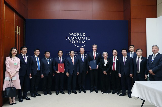 MOU Việt Nam – WEF giai đoạn 2023-2026 là nền tảng quan trọng để thúc đẩy quan hệ hợp tác Việt Nam – WEF trong giai đoạn mới, tập trung vào 6 lĩnh vực trọng tâm - Ảnh: VGP/Nhật Bắc