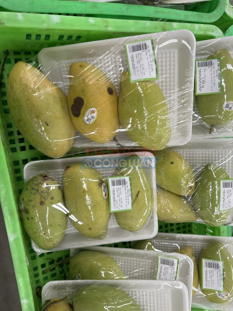 Xoài Hoà Lộc có dấu hiệu hư hỏng tại Mega Maket Hồng Bàng Hải Phòng