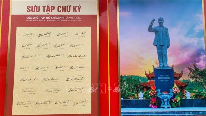 Bút tích của Chủ tịch Hồ Chí Minh trưng bày tại triển lãm. Ảnh: TTXVN phát
