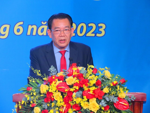 Ông Nguyễn Anh Hùng, Bí thư Đảng ủy, Chủ tịch HĐTV công ty Yến sào Khánh Hòa phát biểu tri ân khách hàng