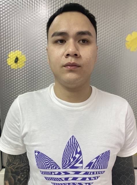 Trần Văn Nguyên vừa bị bắt giữ cùng tang vật thu giữ trong vụ án
