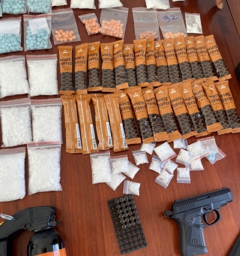 Số lượng ma túy “khủng” cùng nhiều tang vật, trong đó có khẩu súng cùng 24 viên đạn thu giữ trong Chuyên án ma túy do Phạm Đình Huy cầm đầu