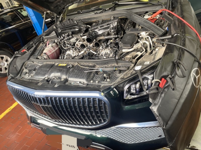 Cận cảnh phần thân máy chiếc xe đã bị tháo rời các chi tiết. Cận cảnh phần thân máy chiếc xe đã bị tháo rời các chi tiết.