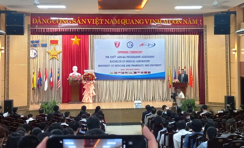 Trường ĐH Y Dược Huế "Đánh giá ngoài chương trình đào tạo cử nhân kỹ thuật xét nghiệm y học"