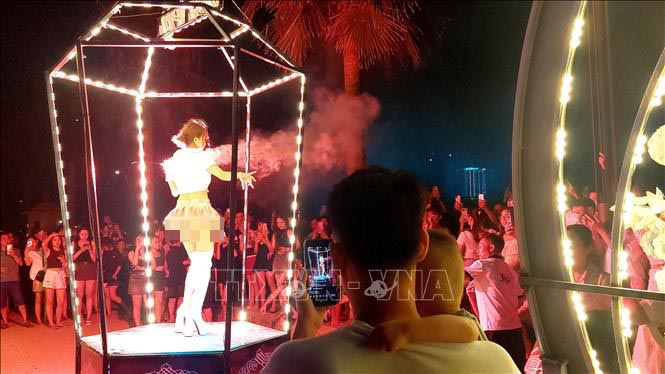 Quản lý chặt các hoạt động của quán bar bãi biển tại Hạ Long