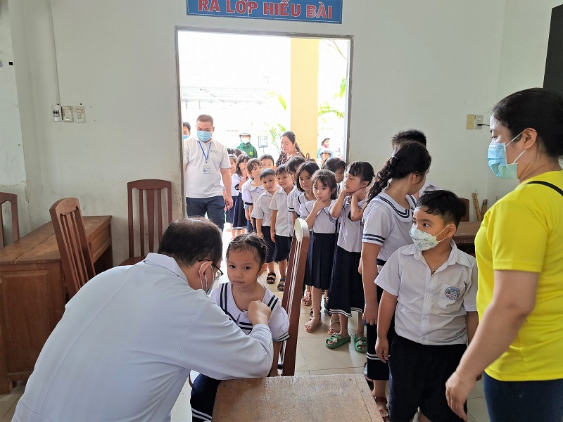 Khám sàng lọc tim bẩm sinh cho trẻ em tại tỉnh Trà Vinh