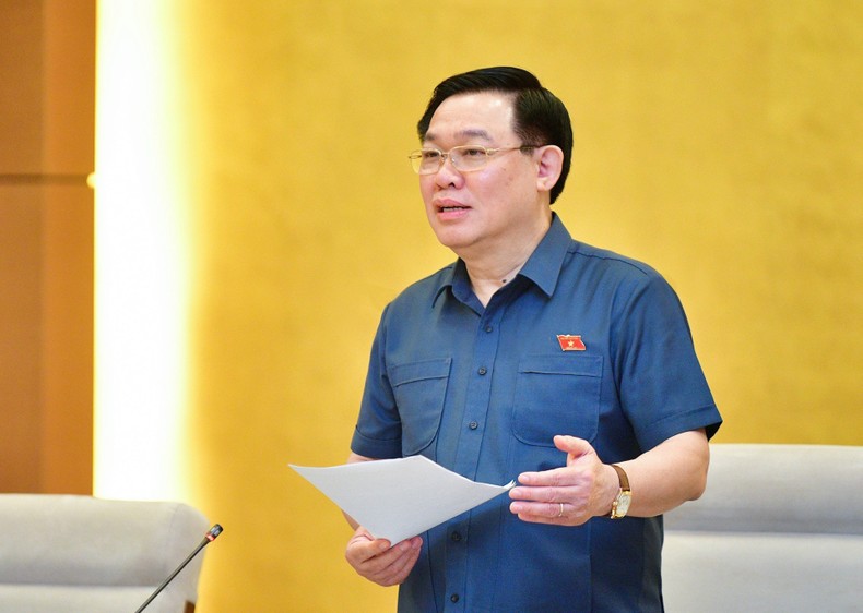 Chủ tịch Quốc hội Vương Đình Huệ phát biểu ý kiến tại cuộc họp