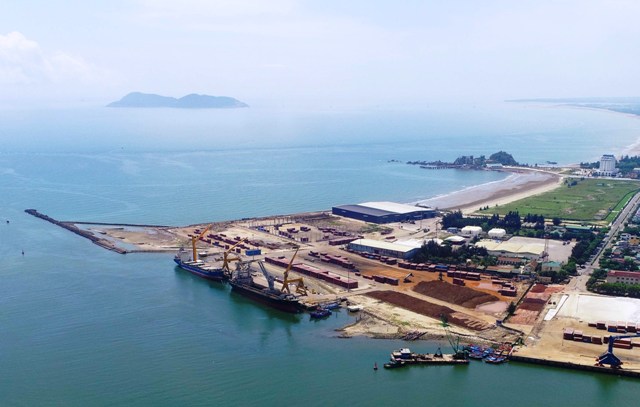 Cảng Cửa Lò là cụm cảng tổng hợp quốc gia đầu mối chính tại khu vực Trung Bộ.