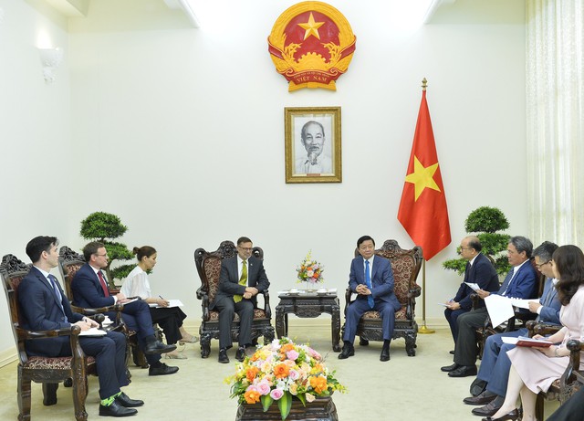 Phó Thủ tướng Trần Hồng Hà mong muốn Việt Nam và Australia nghiên cứu, lựa chọn một số dự án hợp tác về thích ứng biến đổi khí hậu, quản lý nguồn nước, chống sa mạc hoá, ứng phó với nước biển dâng… - Ảnh: VGP