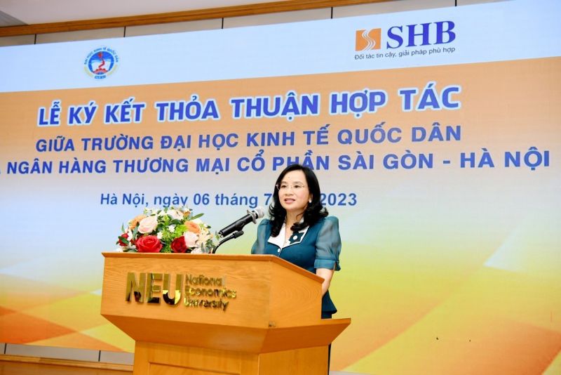 Tổng Giám đốc SHB Ngô Thu Hà hy vọng sẽ đón được nhiều cử nhân tài năng của Trường Đại học KTQD gia nhập đại gia đình SHB.