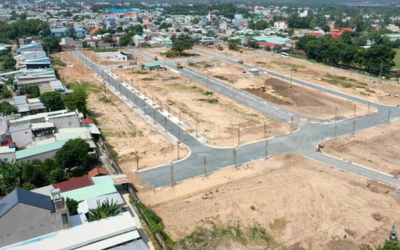 Giá bất động sản neo cao - nhà đầu tư vẫn "ấp ủ" mua đất nền