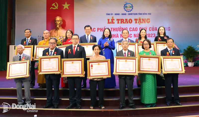 Phó chủ tịch nước Võ Thị Ánh Xuân trao Huân chương Lao động hạng Nhất, Nhì, Ba cho cá nhân