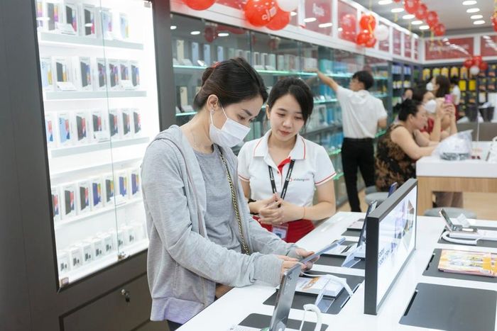 Thị trưởng smartphone tại Việt Nam đang có dấu hiệu khởi sắc khi doanh số liên tục tăng trưởng trong tháng 4 và tháng 5. Ảnh: DĐV.