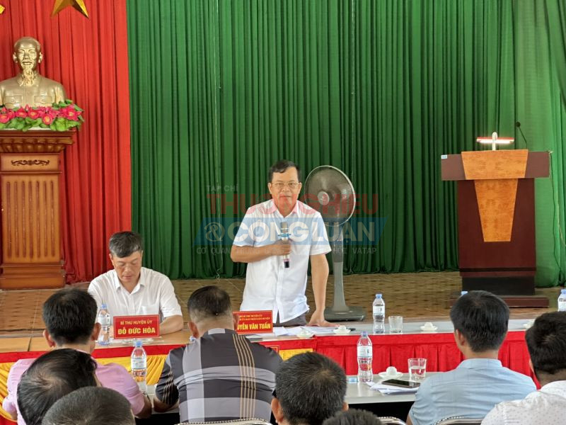 Đồng chí Nguyễn Văn Tuấn phó bí thư Huyện ủy, Chủ tịch UBND huyện Kiến Thụy phát biểu tại hội nghị