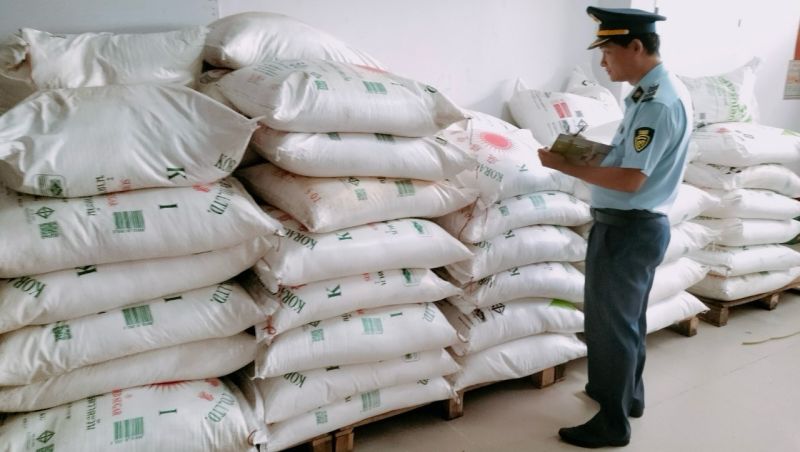 Long An: Tạm giữ 3,5 tấn đường cát nghi nhập lậu
