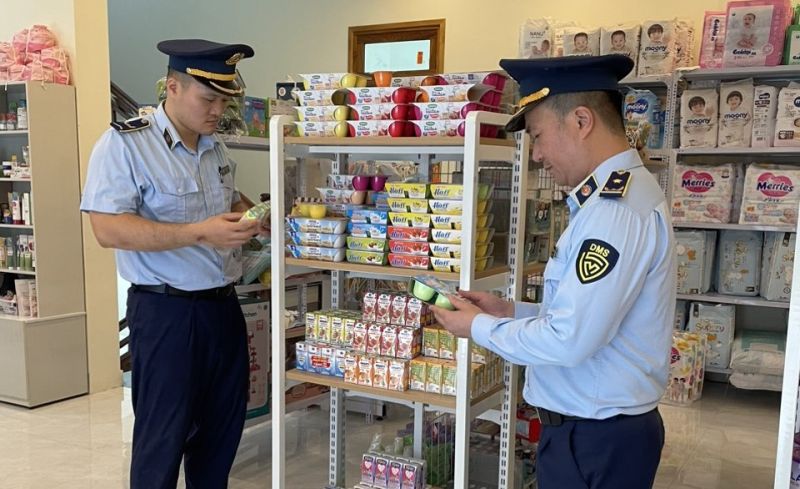 Lực lượng quản lý thị trường Lạng Sơn tăng cường kiểm tra hàng hóa