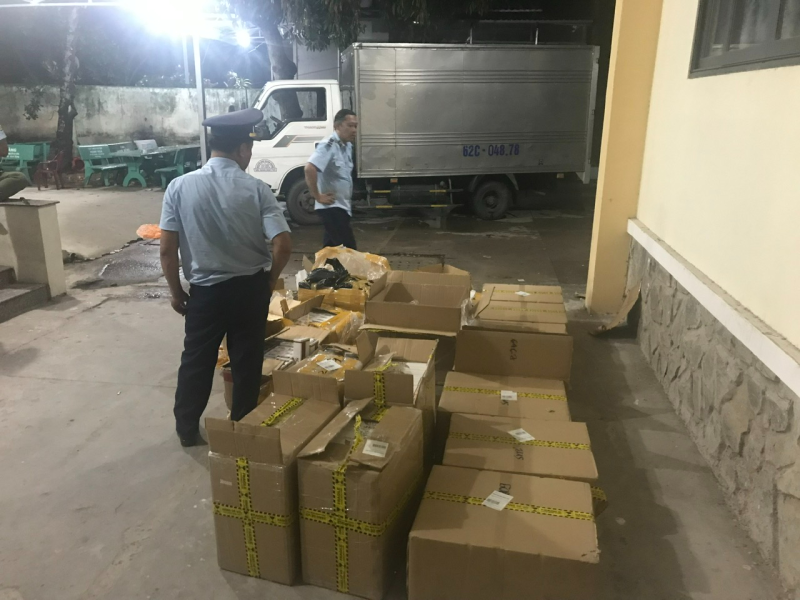 Long An: Phát hiện hơn 7.700 bao thuốc lá điếu nhập lậu