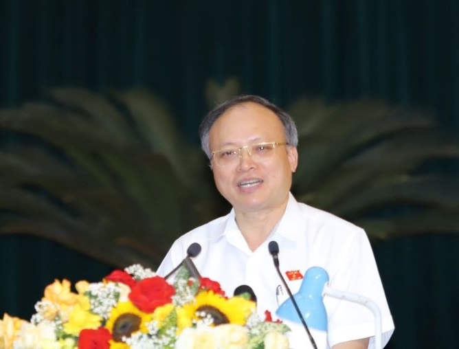 Đại biểu Lê Trọng Thụ, Bí thư Huyện ủy, Chủ tịch UBND huyện Đông Sơn phát biểu thảo luận.