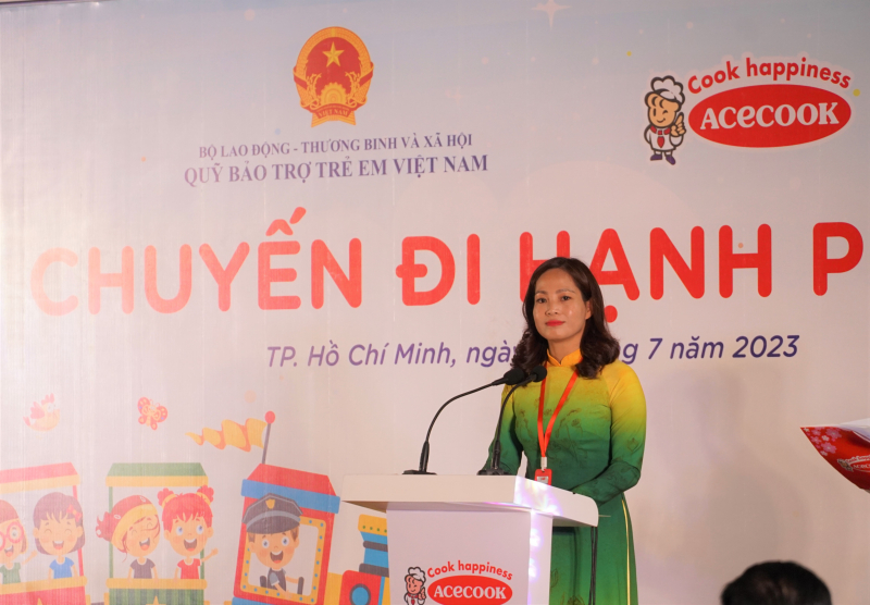 Lãnh đạo Quỹ Bảo trợ trẻ em Việt Nam phát biểu tại chương trình