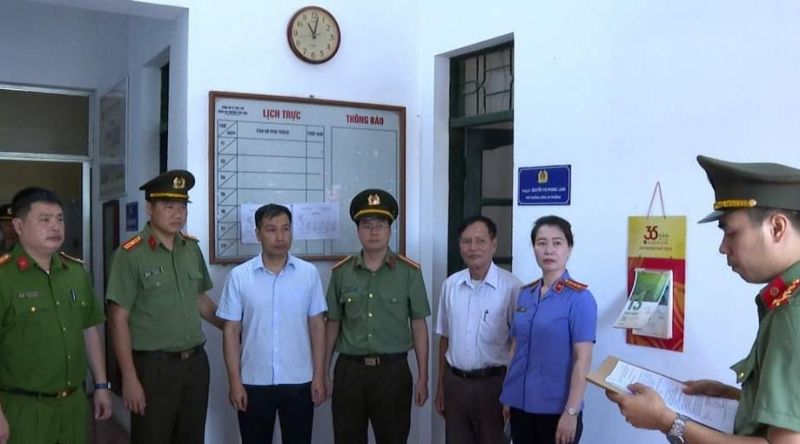 Với h&agrave;nh vi lợi dụng chức vụ quyền hạn trong khi thi h&agrave;nh c&ocirc;ng vụ, &ocirc;ng Nguyễn Tiến L&acirc;m bị cơ quan CSĐT C&ocirc;ng an tỉnh Ph&uacute; Thọ bắt giữ