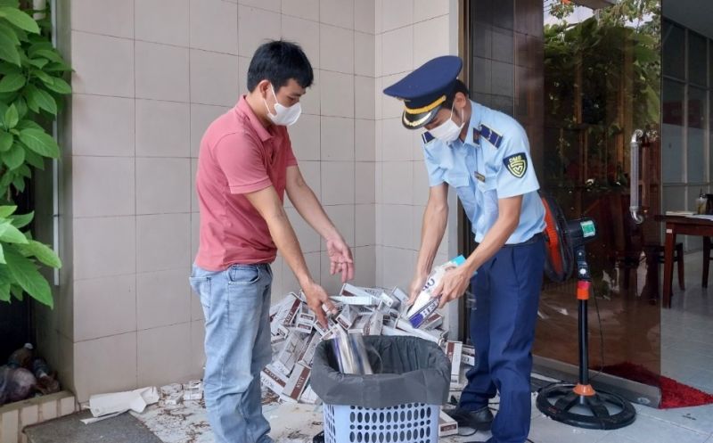 Lực lượng chức năng tỉnh Long An vừa tiến hành giám sát tiêu hủy tang vật vi phạm hành chính là gần 1.200 bao thuốc lá điếu nhập lậu
