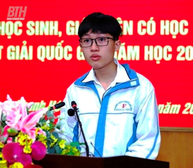 Em Lê Viết Hoàng Anh, học sinh lớp 12, Trường THPT Chuyên Lam Sơn.