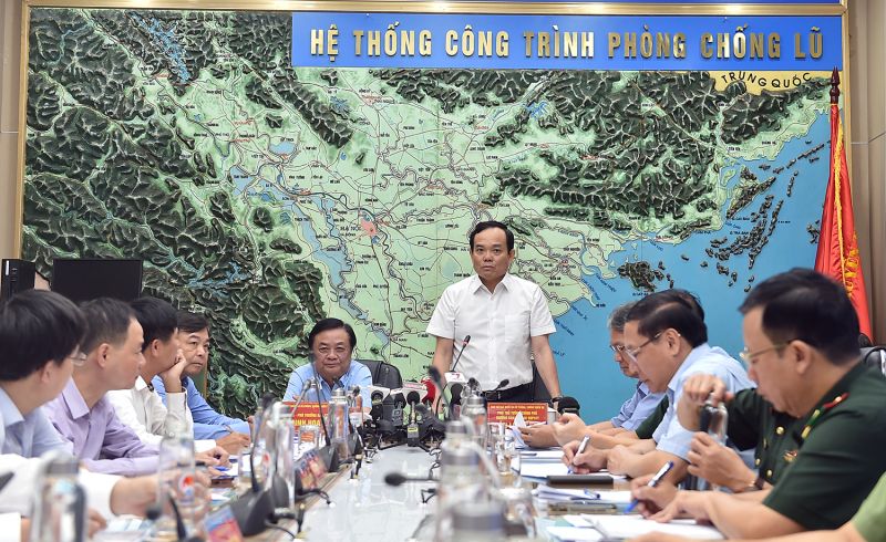 Phó Thủ tướng Trần Lưu Quang chủ trì cuộc họp ứng phó với bão số 1
