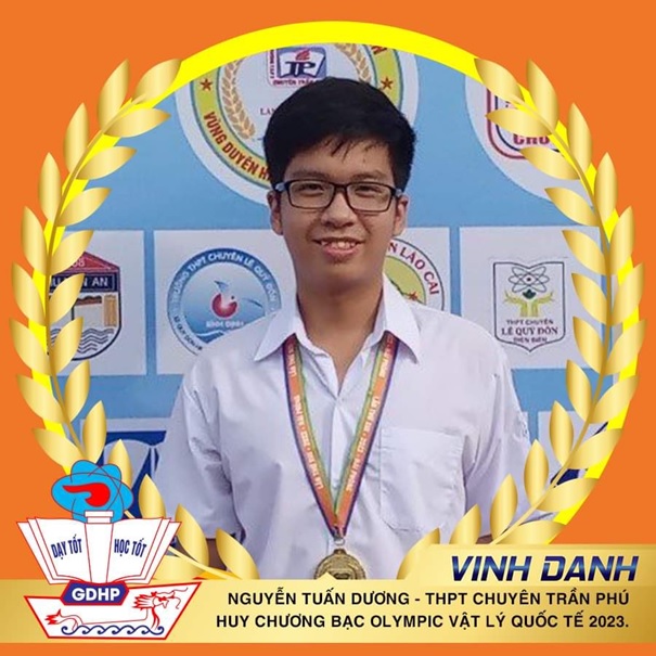 Em Nguyễn Tuấn Dương, học sinh lớp 12 chuyên Vật lý trường THPT chuyên Trần Phú xuất sắc đoạt Huy chương Bạc.