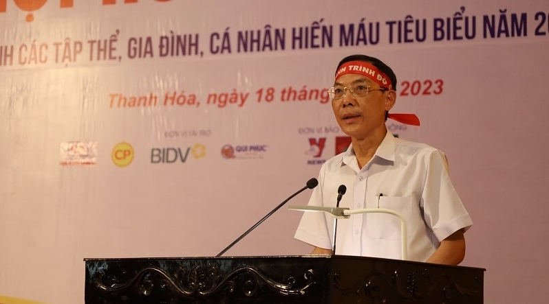 Phó Chủ tịch UBND tỉnh Đầu Thanh Tùng phát biểu khai mạc chương trình “Hành trình đỏ - Kết nối dòng máu Việt”