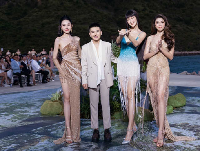 NTK Long NG (đứng giữa) cùng Hoa hậu Bảo Ngọc, Á hậu Ngọc Thảo và Á hậu Ngọc Hằng. NTK Long NG (đứng giữa) cùng Hoa hậu Bảo Ngọc, Á hậu Ngọc Thảo và Á hậu Ngọc Hằng.