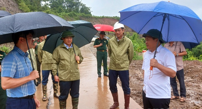 Phó chủ tịch UBND tỉnh Lạng Sơn Lương Trọng Quỳnh kiểm tra thực tế tại huyện Đình Lập