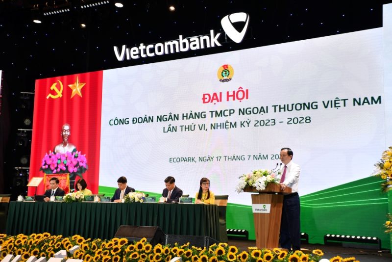 Ông Đào Minh Tú - Phó Bí thư Ban cán sự Đảng, Phó Thống đốc thường trực Ngân hàng Nhà nước Việt Nam, Ủy viên Ban Chấp hành Tổng Liên đoàn Lao động Việt Nam, Chủ tịch Công đoàn Ngân hàng Việt Nam phát biểu chỉ đạo tại Đại hội Công đoàn Vietcombank lần thứ VI, nhiệm kỳ 2023 - 2028
