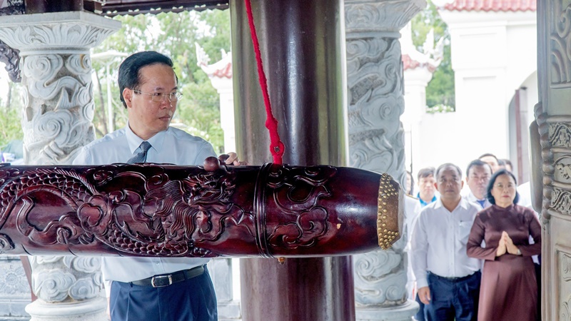 Chủ tịch nước viếng Nghĩa trang Hàng Dương và dự Lễ giỗ các Anh hùng liệt sỹ