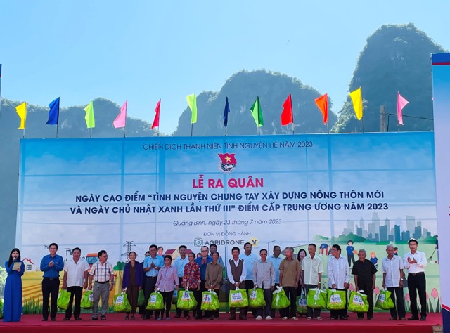 ỉnh đoàn, Hội LHTN Việt Nam tỉnh Quảng Bình cũng huy động nguồn lực trao tặng cho xã Tân Hóa, huyện Minh Hóa