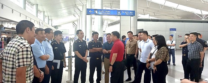 Đoàn công tác khảo sát tại Sân bay quốc tế Tân Sơn Nhất