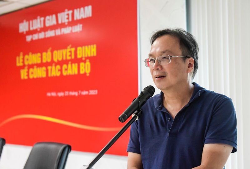 Nh&agrave; b&aacute;o Nguyễn Tiến Thanh - Tổng Bi&ecirc;n tập Tạp ch&iacute; Đời sống v&agrave; Ph&aacute;p luật ph&aacute;t biểu tại buổi lễ.