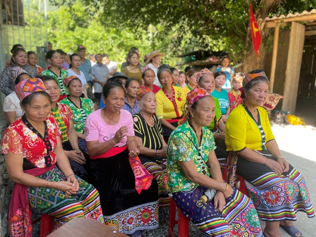 Bản Hồng Tiến hiện có hơn 90 hộ dân chủ yếu là đồng bào dân tộc Thái và Khơ Mú sinh sống
