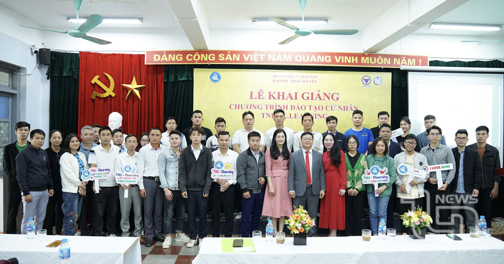 Trung tâm Đào tạo từ xa - Đại học Thái Nguyên tổ chức Lễ khai giảng chương trình Đào tạo cử nhân TNU-E.Learning (ảnh CTV).