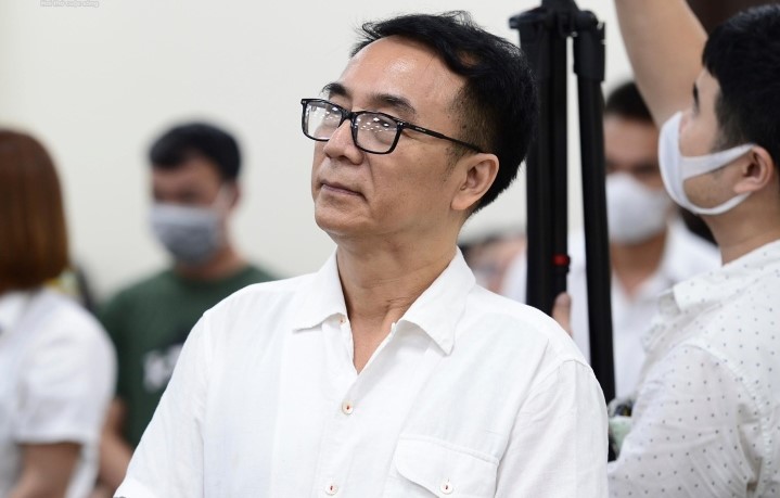 Cựu Cục phó Cục Quản lý thị trường Trần Hùng lĩnh 9 năm tù về tội nhận hối lộ