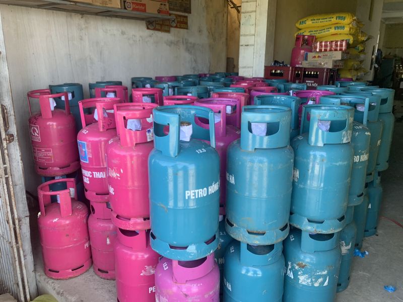 Các sản phẩm LPG chai giả mạo nhãn hiệu tại hộ kinh doanh Bùi Văn Tuyên