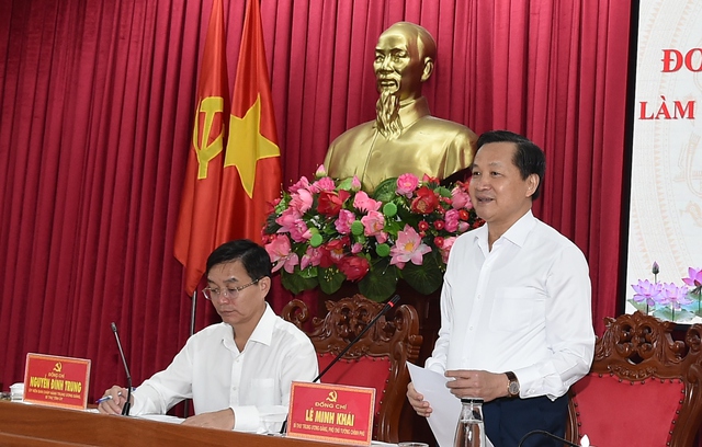 Đồng chí Lê Minh Khái phát biểu tại buổi làm việc