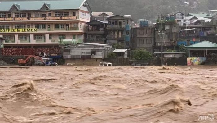 Siêu bão Doksuri gây ra mưa lớn và lũ lụt ở Bontoc, Luzon, Philippines