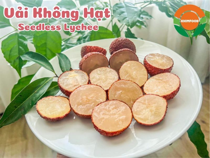 Vải trứng Hưng Yên và vải Ngọc không hạt Thanh Hóa được Khim Food đóng gói công phu trong những hộp quà thiết kế sang trọng, bắt mắt