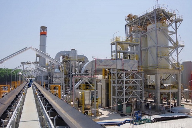 Một g&oacute;c Nh&agrave; m&aacute;y vi&ecirc;n n&eacute;n gỗ Năng Lượng Xanh Idemitsu.