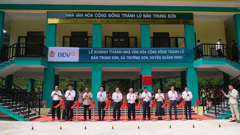 BIDV) tổ chức khánh thành và bàn giao Nhà văn hóa cộng đồng tránh lũ tại xã Trường Sơn, huyện Quảng Ninh, tỉnh Quảng Bình