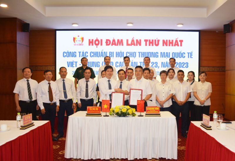 Hai bên ký biên bản Hội đàm lần thứ nhất Hội chợ Thương mại quốc tế Việt - Trung (Lào Cai) lần thứ 23 năm 2023