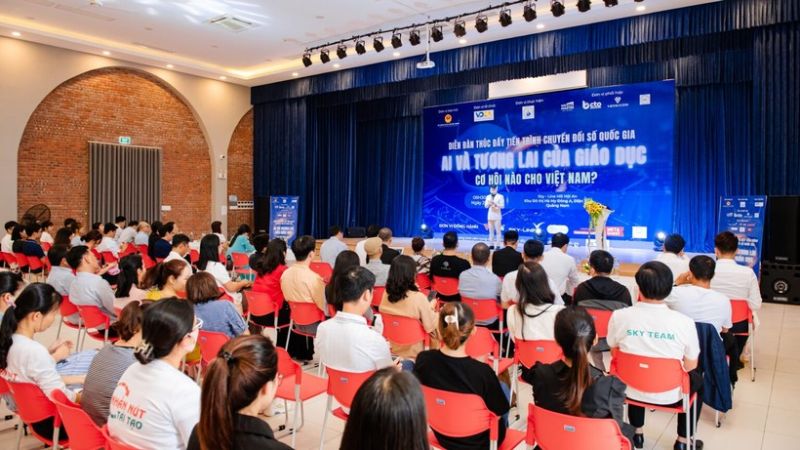 Toàn cảnh diễn đànThúc đẩy Tiến trình Chuyển đổi số Giáo dục với chủ đề: Ai và tương lai của giáo dục – Cơ hội nào cho Việt Nam
