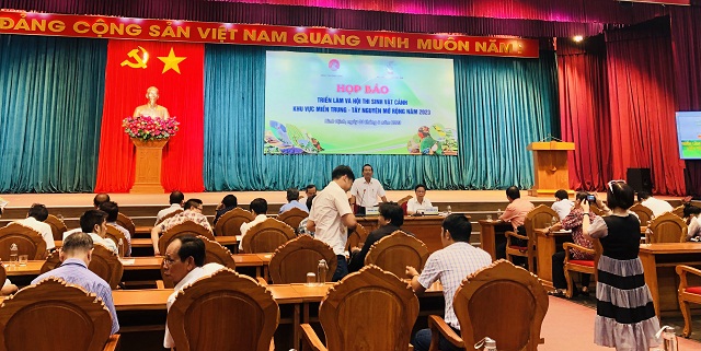 Quang cảnh buổi họp báo.