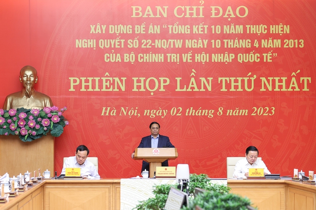 Thủ tướng Phạm Minh Chính chủ trì phiên họp thứ nhất Ban Chỉ đạo xây dựng Đề án "Tổng kết 10 năm thực hiện Nghị quyết số 22-NQ/TW ngày 10/4/2013 của Bộ Chính trị về hội nhập quốc tế" - Ảnh: VGP/Nhật Bắc